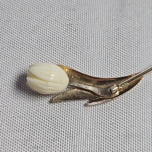 Avon Gold and Cream Floral Brooch